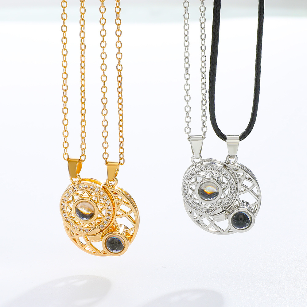 Magnetic Couple Matching Necklaces - 2ชิ้นแม่เหล็กคู่สร้อยคอ100ภาษาฉันรักคุณฉายภาพดวงอาทิตย์หัวใจดวงจันทร์แม่เหล็กจับคู่จี้ของขวัญคู่รัก