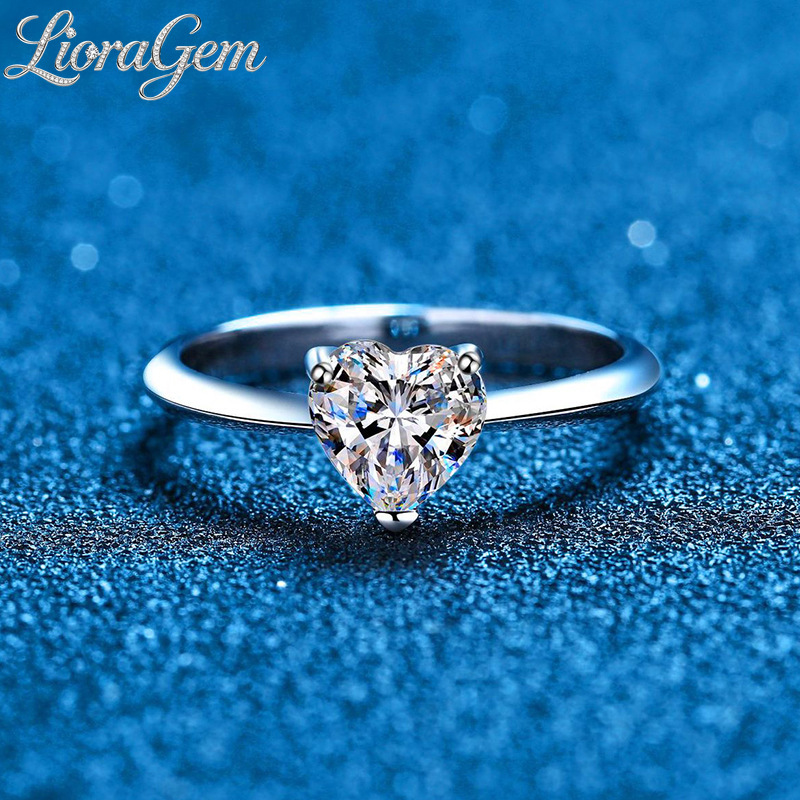 Moissanite Engagement Ring 1 Carat - แหวนมอยซาไนต์รูปทรงแฟนซี 1 กะรัต สำหรับผู้หญิง แหวนหมั้นรูปหัวใจเรียบง่าย แหวนหมั้นรูปหัวใจเรียบง่าย