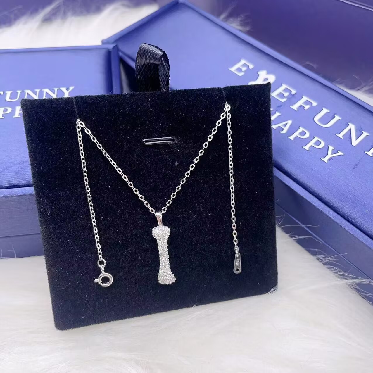 Anime Pendant Necklace - เวอร์ชันอัพเกรด! สร้อยคอพร้อมจี้กระดูกเงินแท้ 925 ออลอินวันของหวัง ยี่โปเผยให้เห็นเสน่ห์ของกระดูกไหปลาร้าที่ประณีต