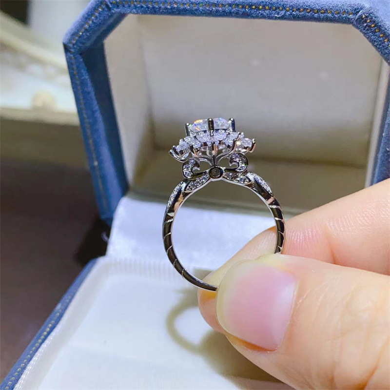 Moissanite Engagement Ring 1 Carat - แหวนเพชรโมอิสซาไนต์ทองคำขาว PT950 แพลตตินั่มแท้ AU750 แหวนเพชรแพลตตินั่มสำหรับผู้หญิง แหวนคู่รัก