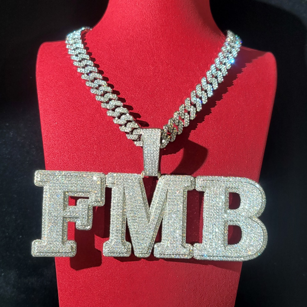 Cuban Link Chain 12Mm - จี้ตัวอักษรและตัวเลขประดับเพชรคิวบิกเซอร์โคเนียแบบกำหนดเอง สร้อยคอพร้อมคำศัพท์ส่วนตัว ประดับเพชรเต็มเส้น พร้อมสร้อยคิวบาลิงค์ขนาด 12 มม.