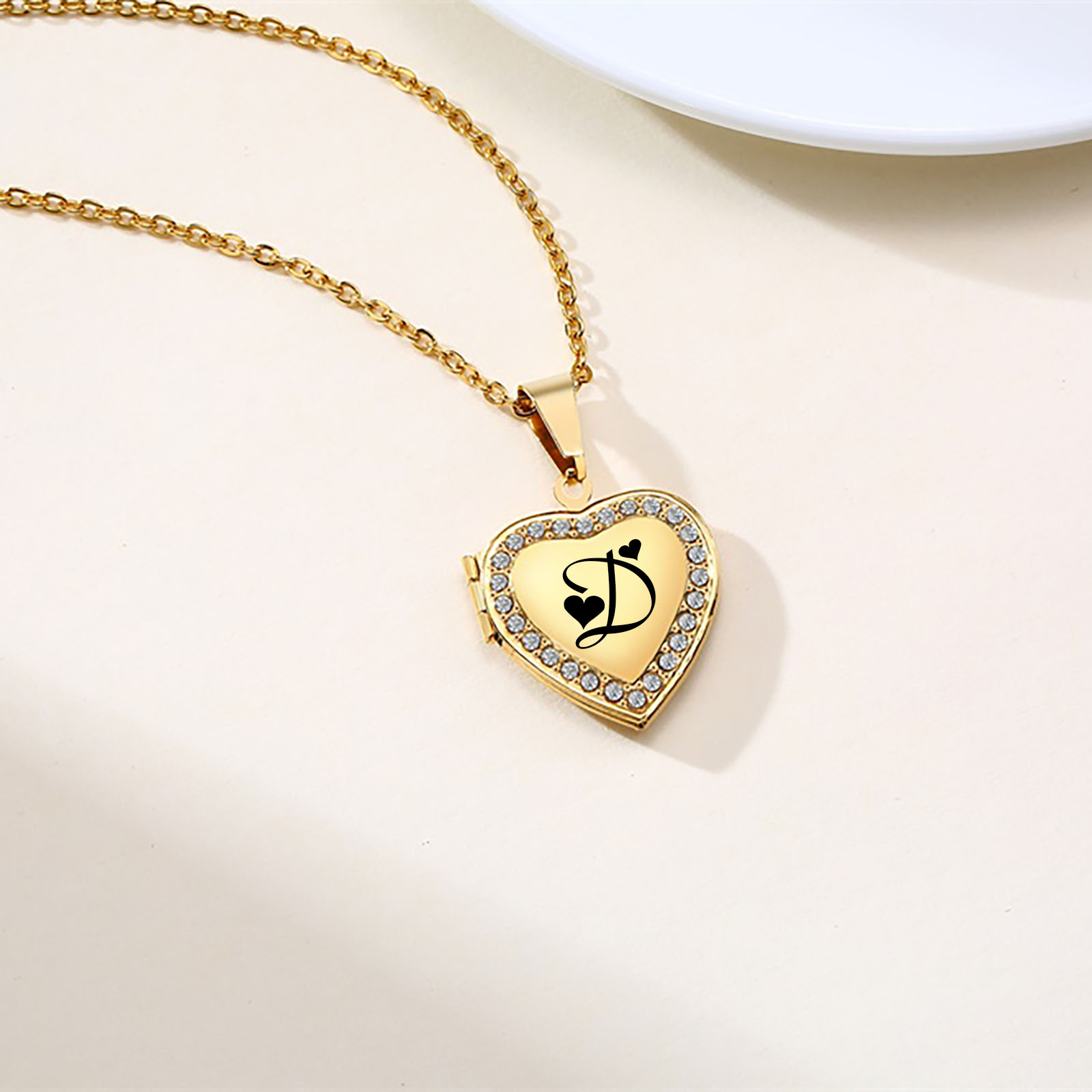 จี้ล็อกเกตรูปหัวใจสลักอักษรย่อ - Heart Locket Necklace Photo บทวิจารณ์และราคา