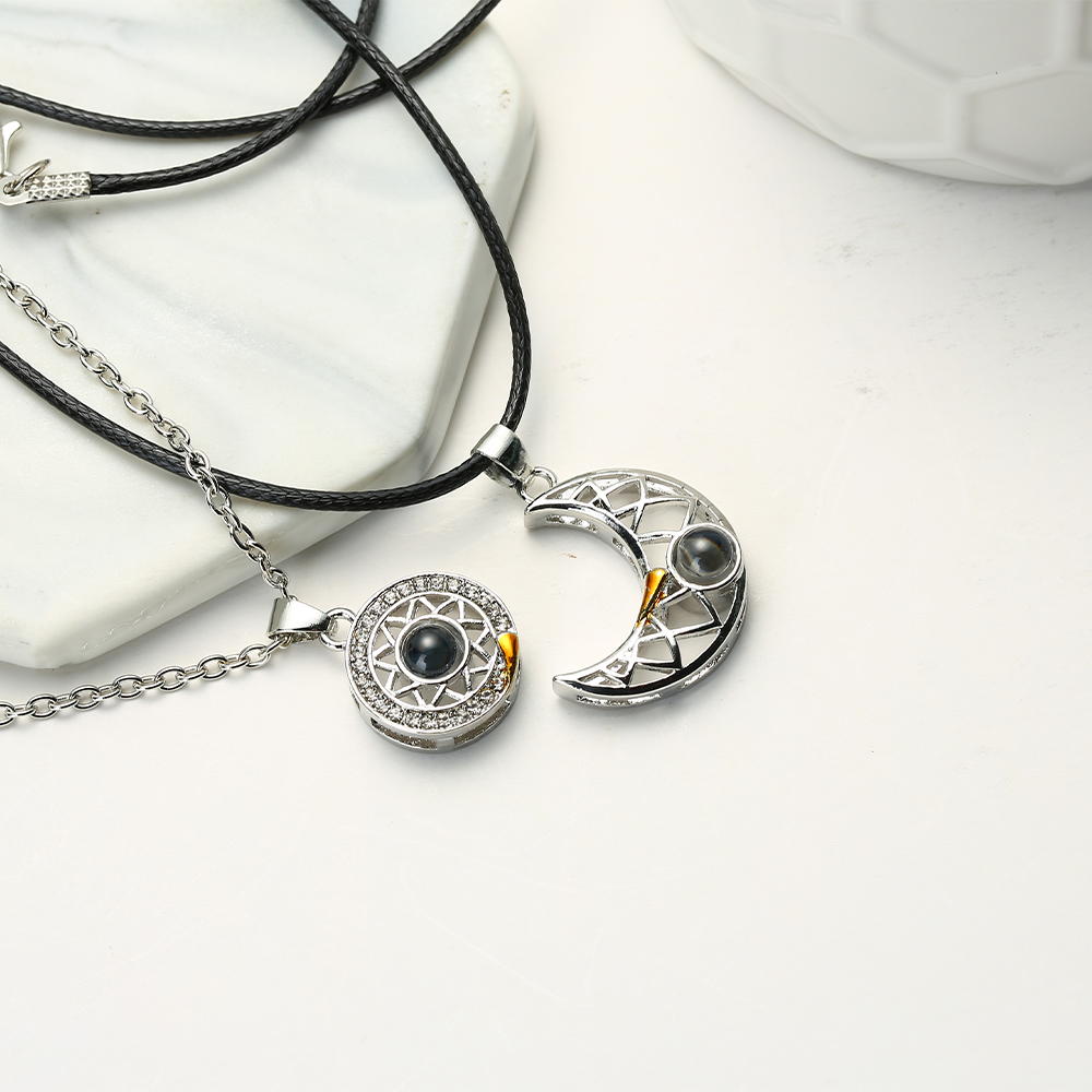 สร้อยคอคู่แฟชั่นจี้แม่เหล็กรูป - Magnetic Couple Matching Necklaces บทวิจารณ์และราคา