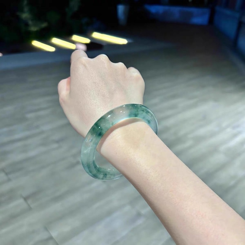 สร้อยข้อมือหยกกลมลายดอกไม้ชนิด - Bracelets บทวิจารณ์และราคา