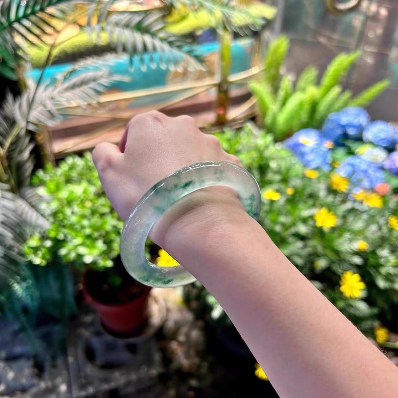 สร้อยข้อมือหยกกลมลายดอกไม้ชนิด - Bracelets บทวิจารณ์และราคา