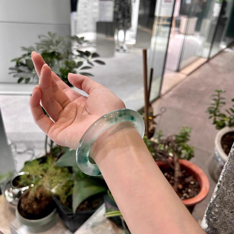 สร้อยข้อมือหยกกลมลายดอกไม้ชนิด - Bracelets บทวิจารณ์และราคา