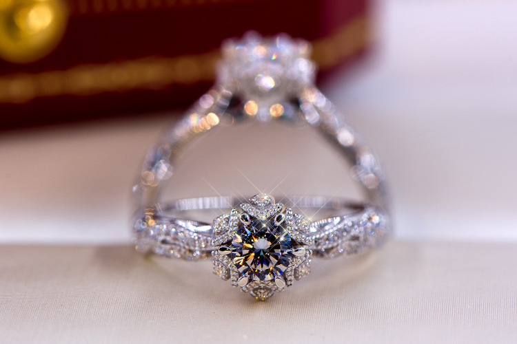 แหวนเงินแท้ S925 ลายดอกไม้กลวง - Moissanite Engagement Ring 1 Carat บทวิจารณ์และราคา