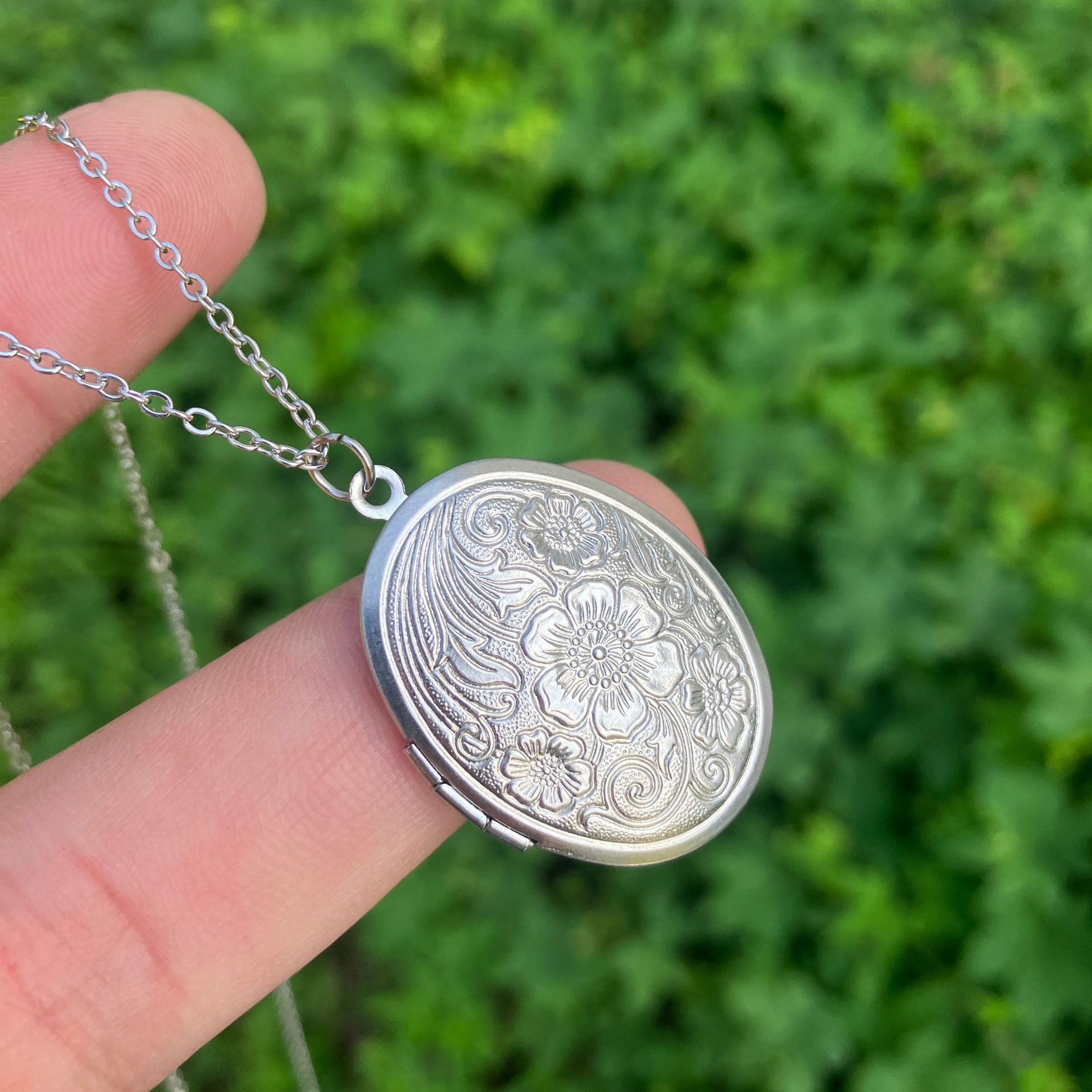 สร้อยคอจี้รูปหัวใจวงรีลายดอกไม - Heart Locket Necklace Photo บทวิจารณ์และราคา