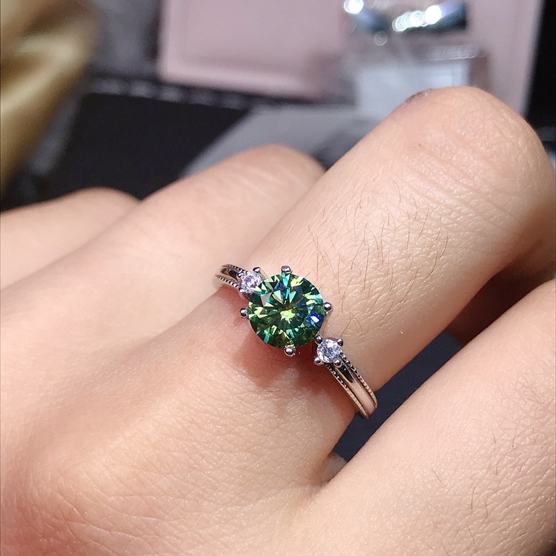 แหวนมอร์แกไนต์ เกรด VVS1 เพชรท - Moissanite Engagement Ring 1 Carat บทวิจารณ์และราคา