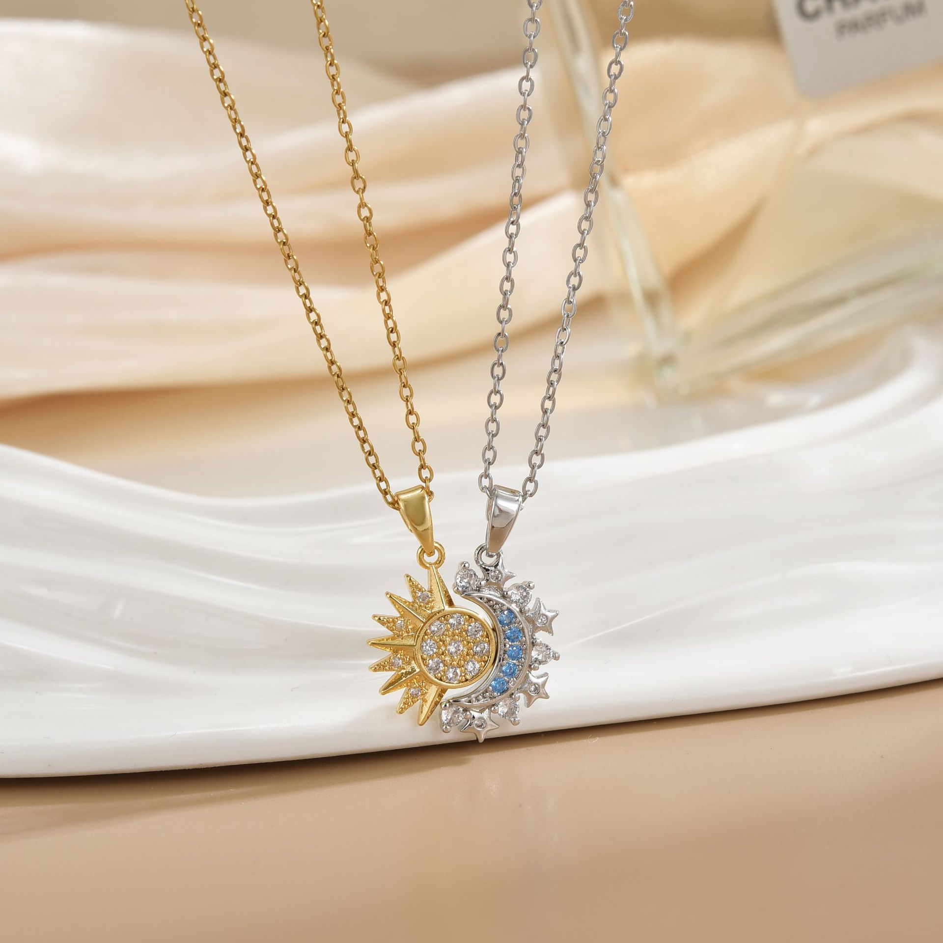 คู่สร้อยคอแม่เหล็ก Sun และ Moo - Magnetic Couple Matching Necklaces บทวิจารณ์และราคา