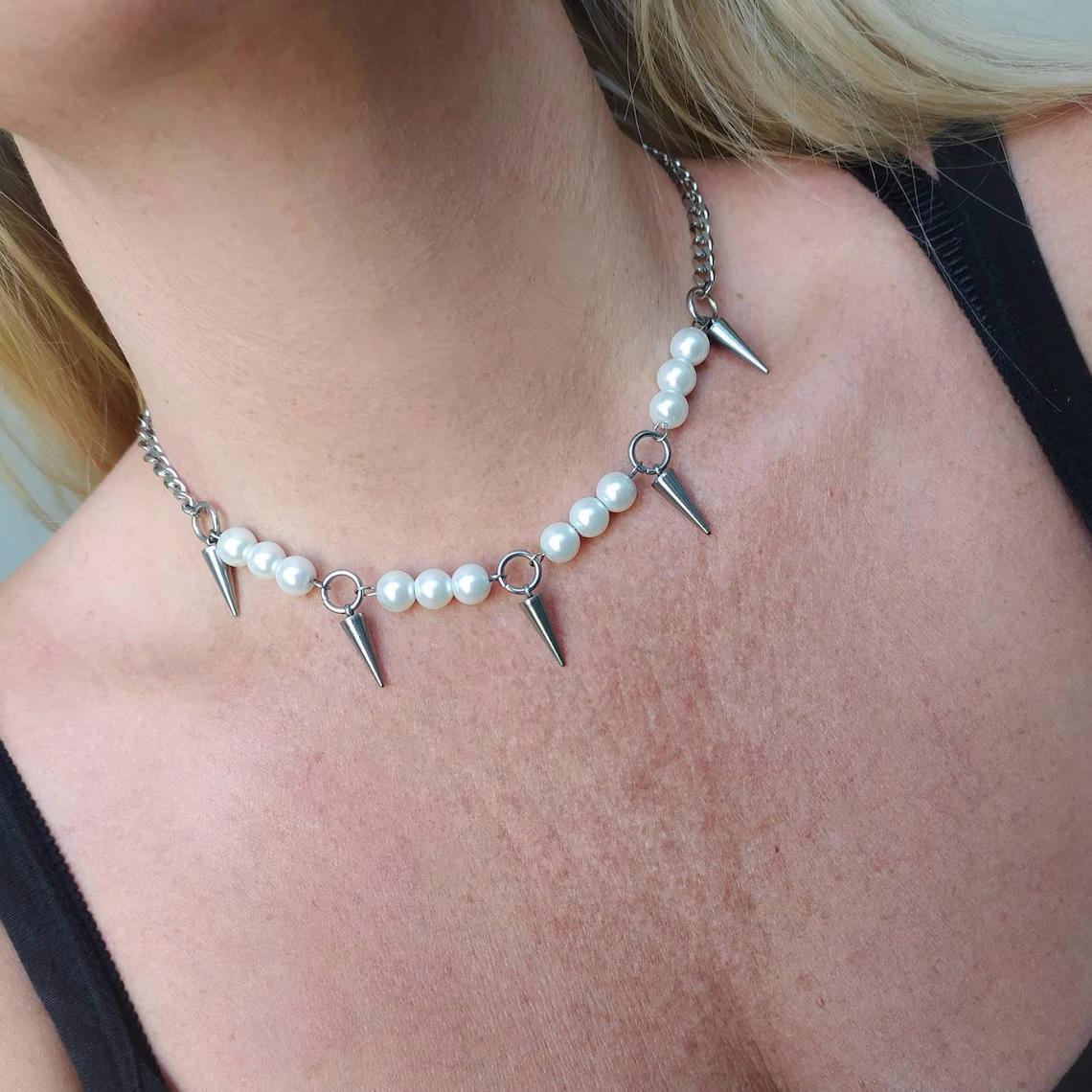 สร้อยคอมุก egirl ดีไซน์แบบทำมื - Goth Punk Spike Choker บทวิจารณ์และราคา