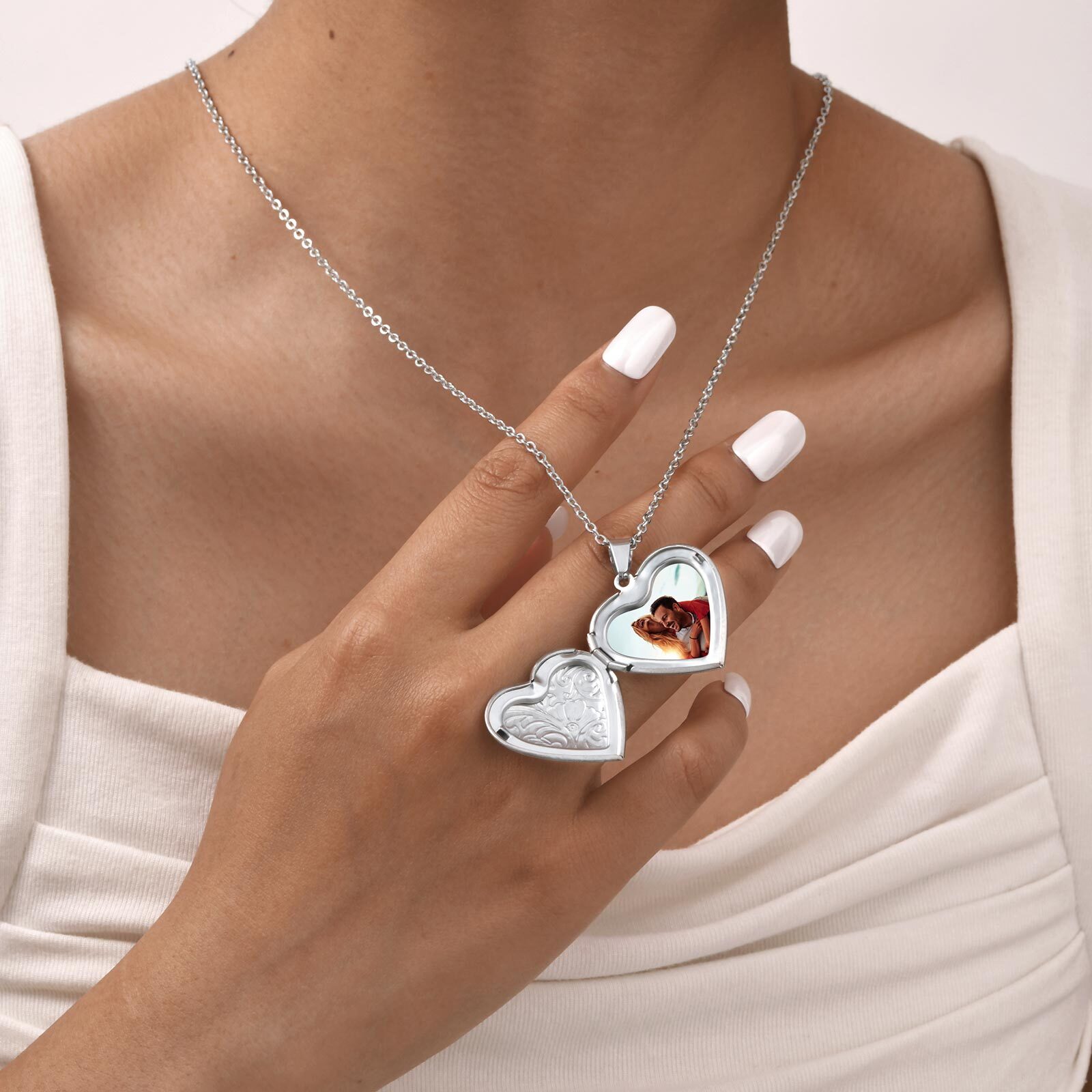 Vnox Dainty Heart รูปภาพสร้อยค - Heart Locket Necklace Photo บทวิจารณ์และราคา