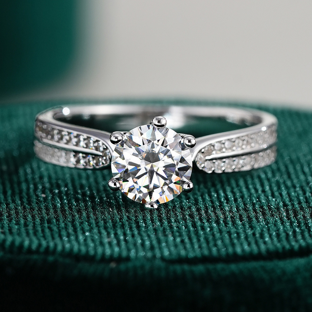แหวนหมั้นโมอิสซาไนต์ทรงคลาสสิก - Moissanite Engagement Ring 1 Carat บทวิจารณ์และราคา