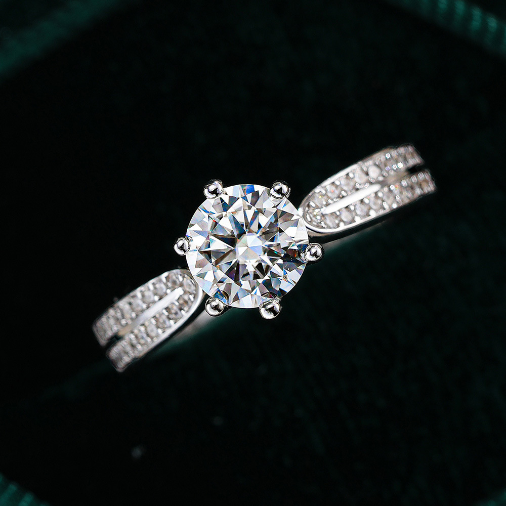 แหวนหมั้นโมอิสซาไนต์ทรงคลาสสิก - Moissanite Engagement Ring 1 Carat บทวิจารณ์และราคา