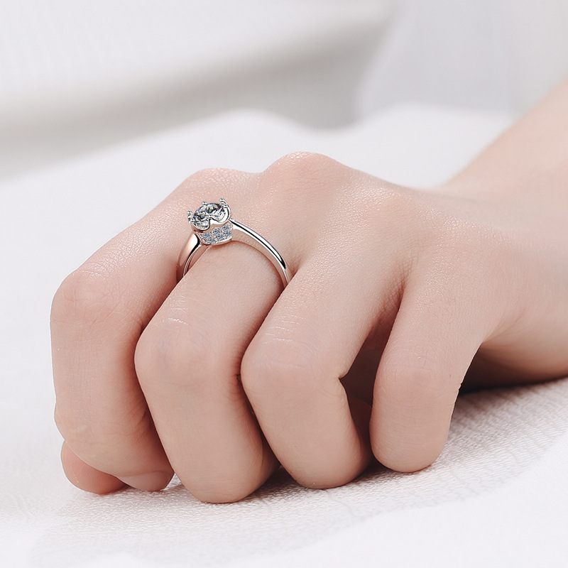 แหวนแพลตตินั่ม PT950 ประดับมอส - Moissanite Engagement Ring 1 Carat บทวิจารณ์และราคา